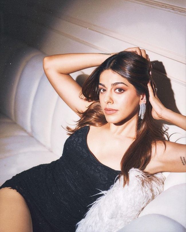 Staggering Pics Of Alaya Furniturewala